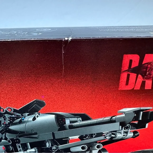 LEGO Technic The Batman Batcycle 42155 - Picture 7 of 10